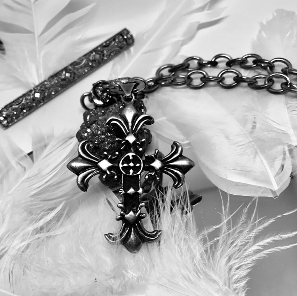 📿HP! LG OLD WORLD VINTAGE STERLING SILVER CROSS📿 - Picture 2 of 4